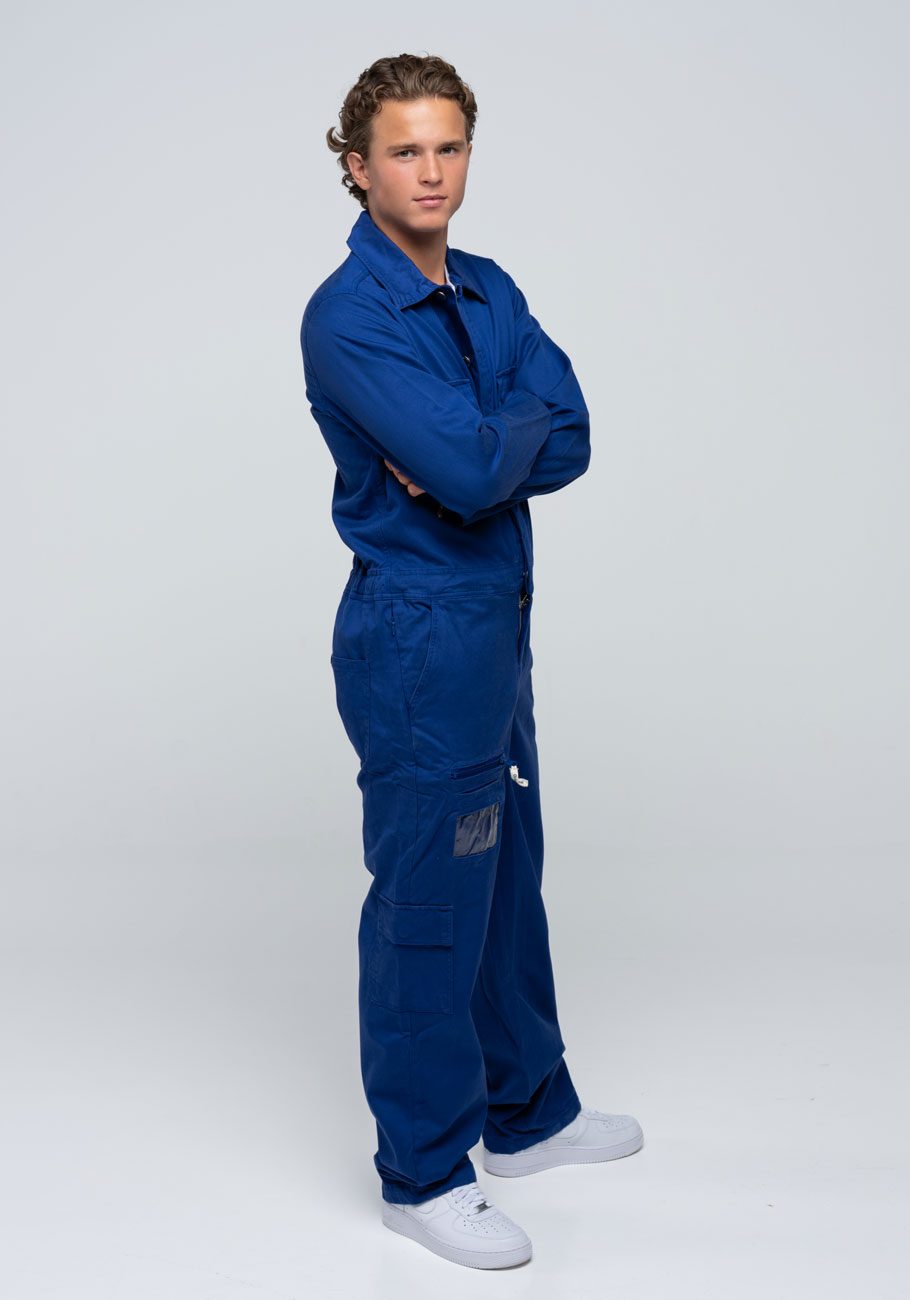 Modell 175 cm. Størrelse M blå.