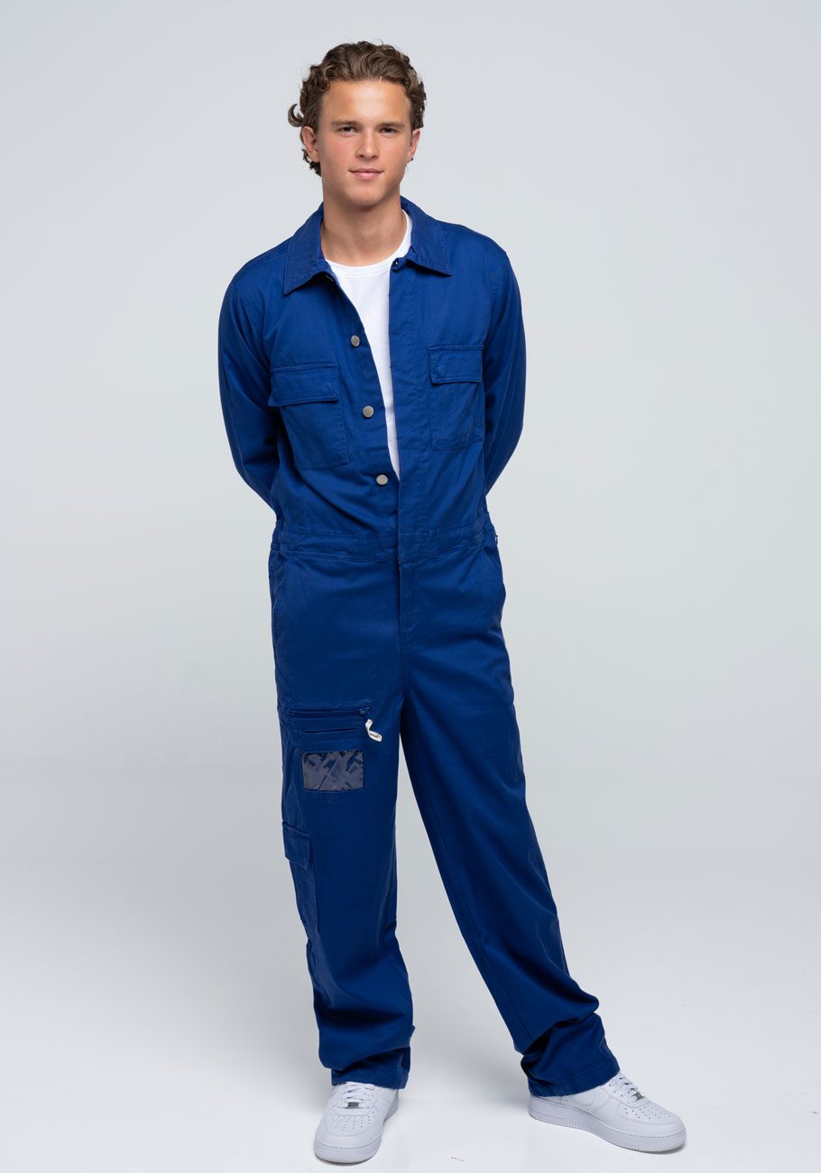 Modell 175 cm. Størrelse M blå.