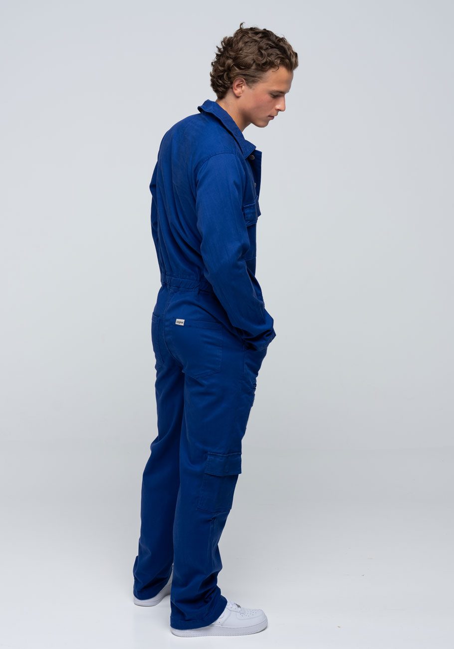Modell 175 cm. Størrelse M blå.