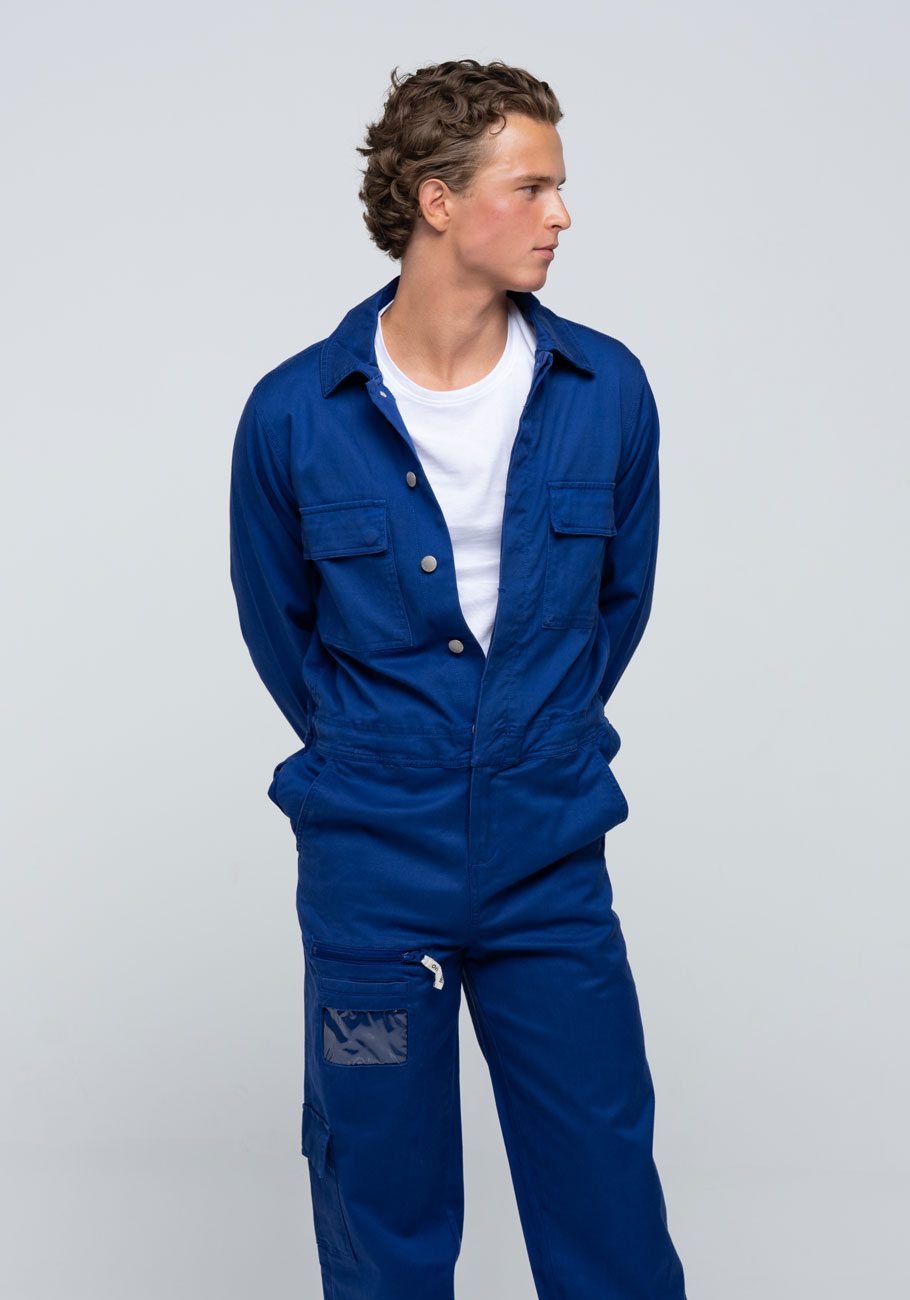Modell 175 cm. Størrelse M blå.