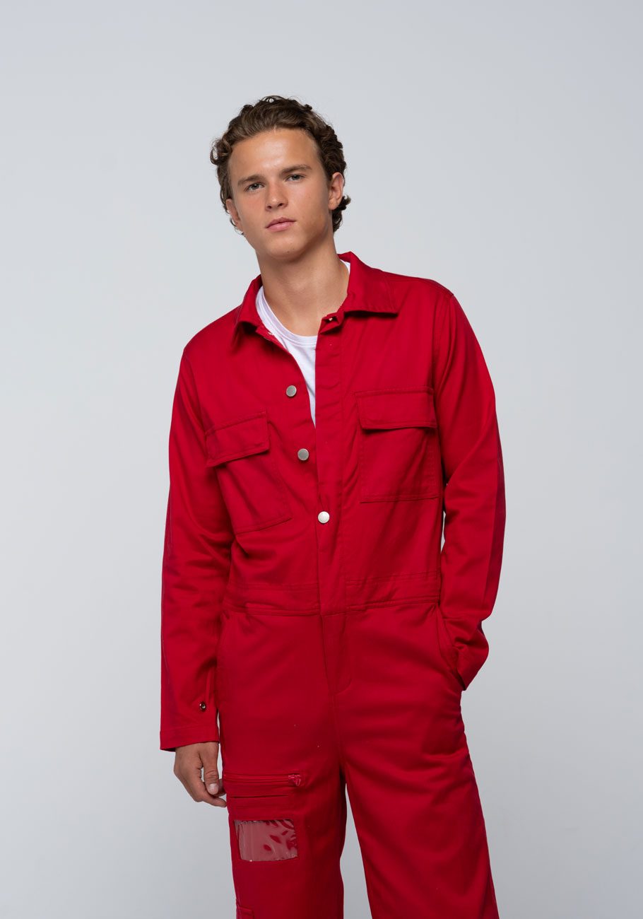 Modell 175 cm. Størrelse S rød.
