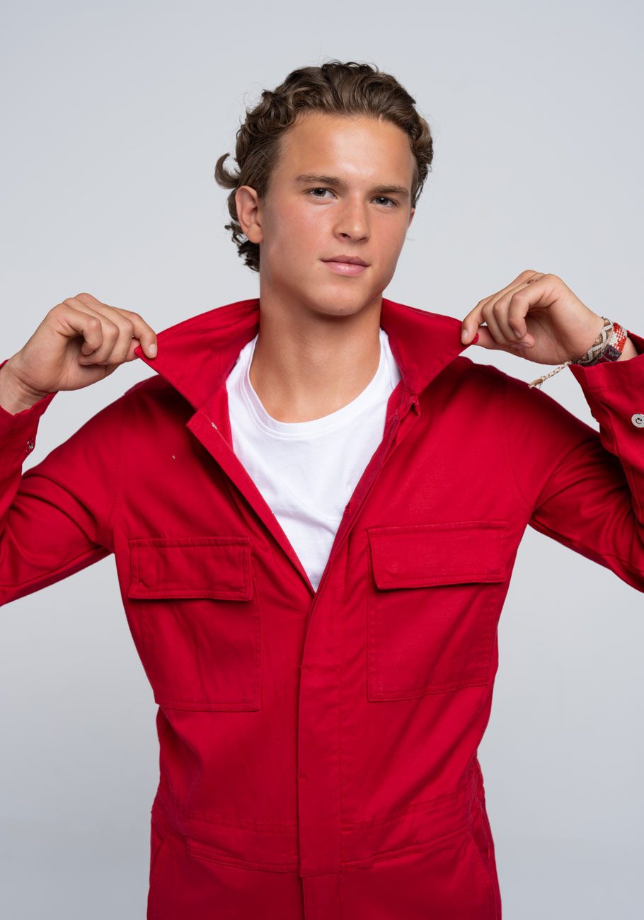Modell 175 cm. Størrelse S rød.