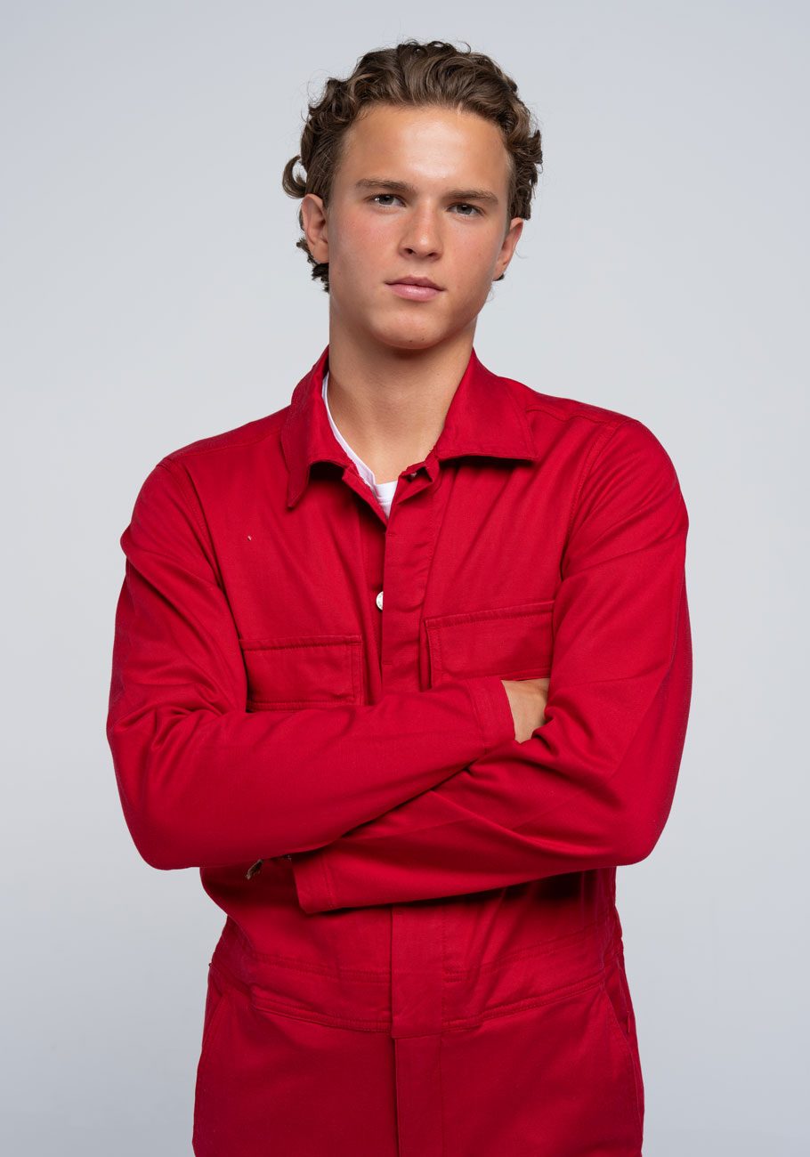 Modell 175 cm. Størrelse S rød.