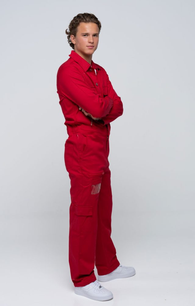 Modell 175 cm. Størrelse S rød.